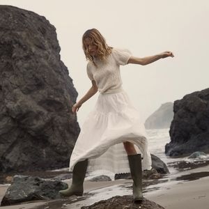 NWT Dôen Sebastian skirt in powder size XS